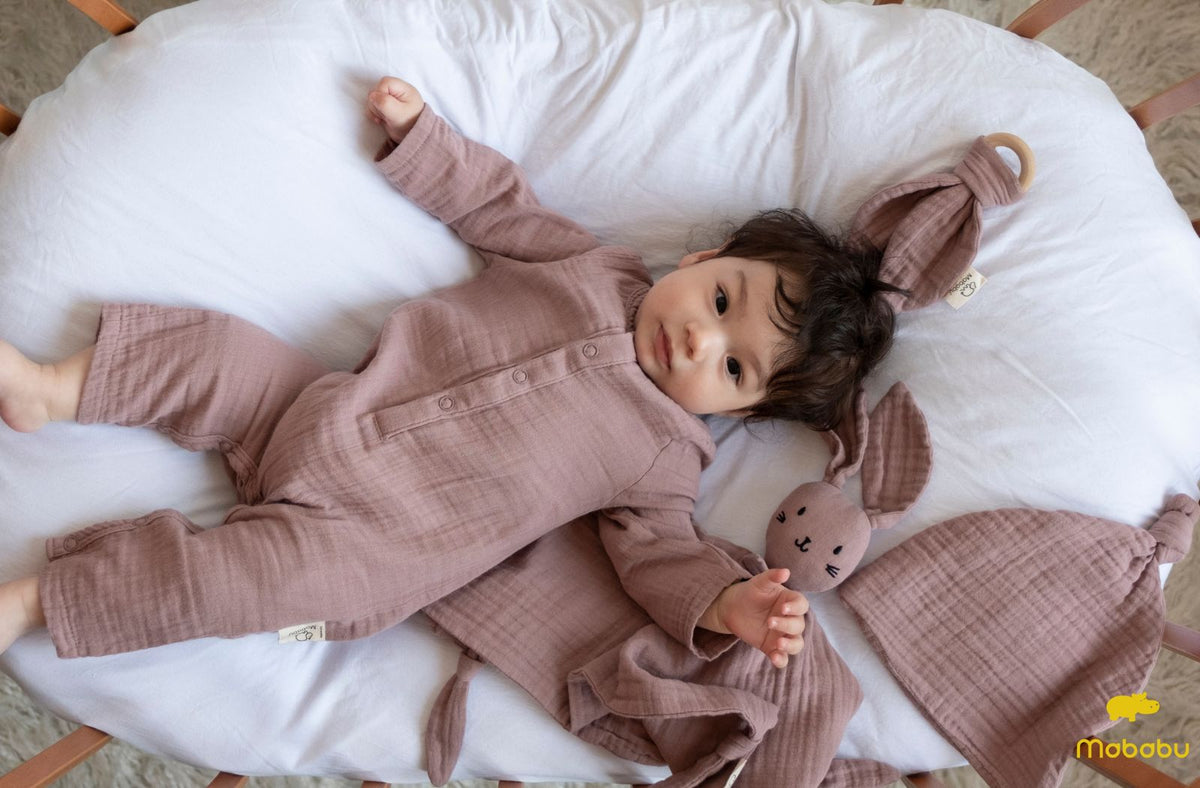 Baby im Overall – was man unter dem Schlafsack anzieht