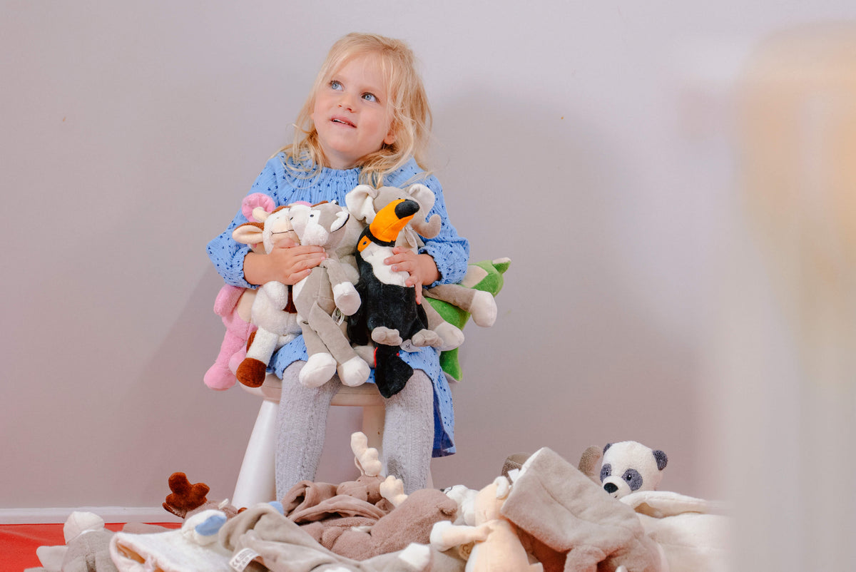 Mababu Kuscheltier Eddy der Kuschelfant aus Bio-Baumwolle in Grau – Bild 4